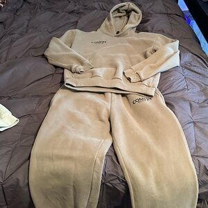 Comfrt hoodie and sweatpants set